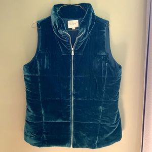 Loft velvety puffer vest